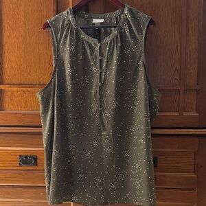 NWT Ava & Viv Olive Sleeveless Polka Dot Flowy Blouse with Button Detail